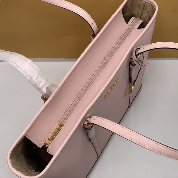 MICHAEL KORS
Jet Set Travel Large Top Zip Shoulder Tote Saffiano Leather

NWT - Picture 7 of 16